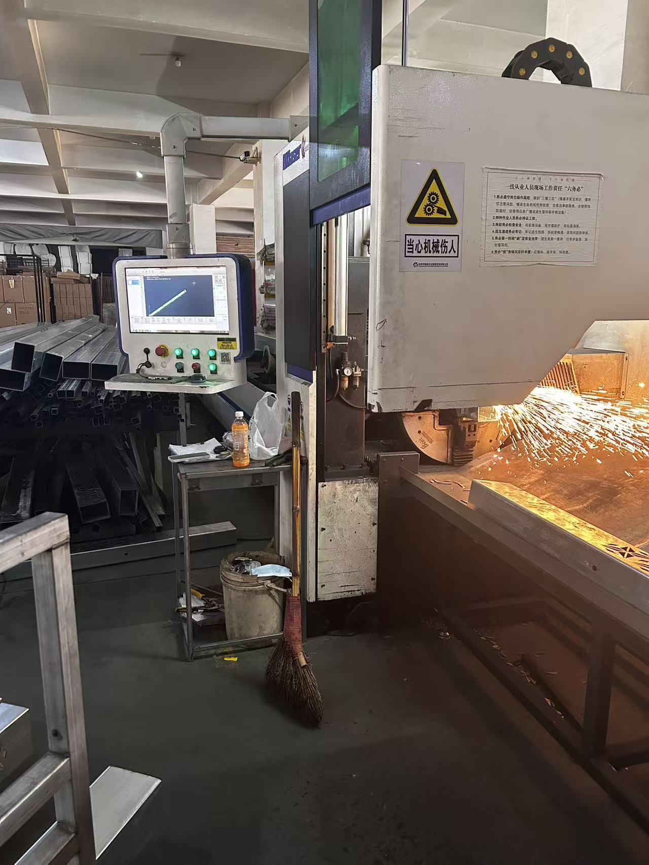 CNC cutting equipment at Hstube factory
